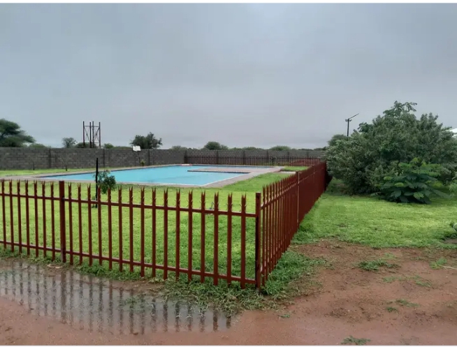 Palisade Fence Installation