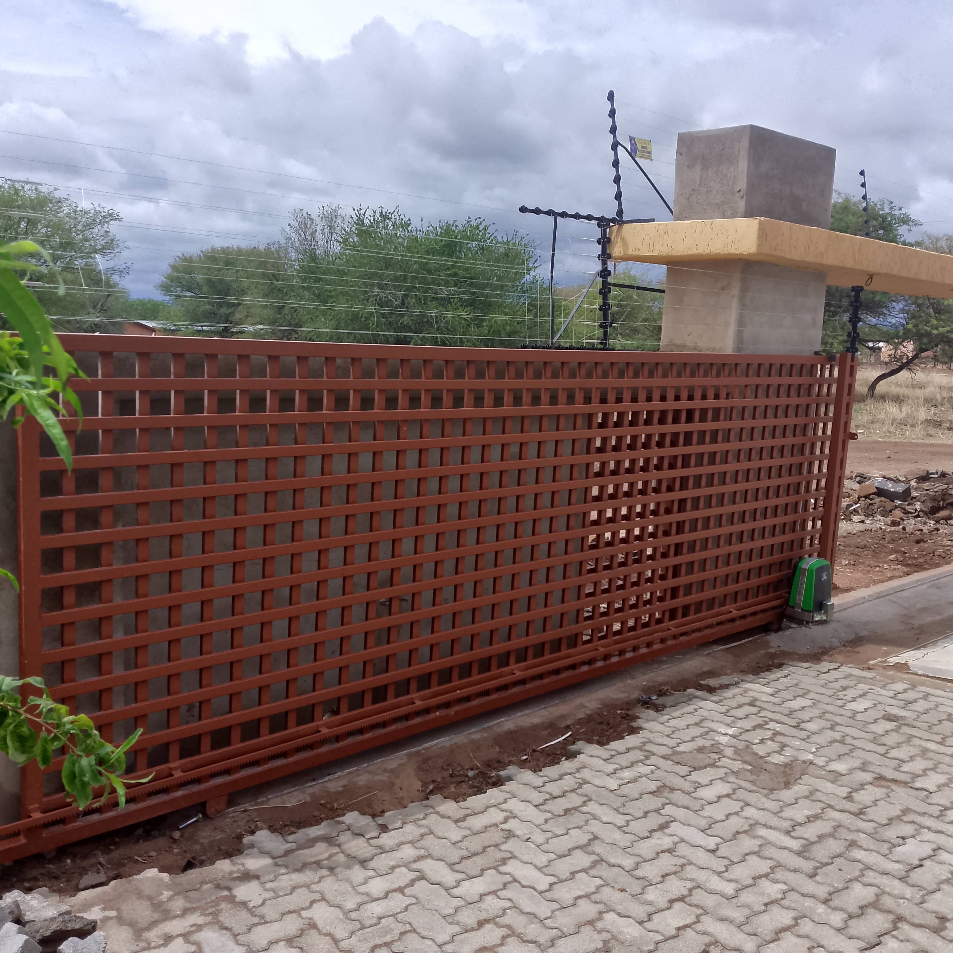 Palisade Fence Installation