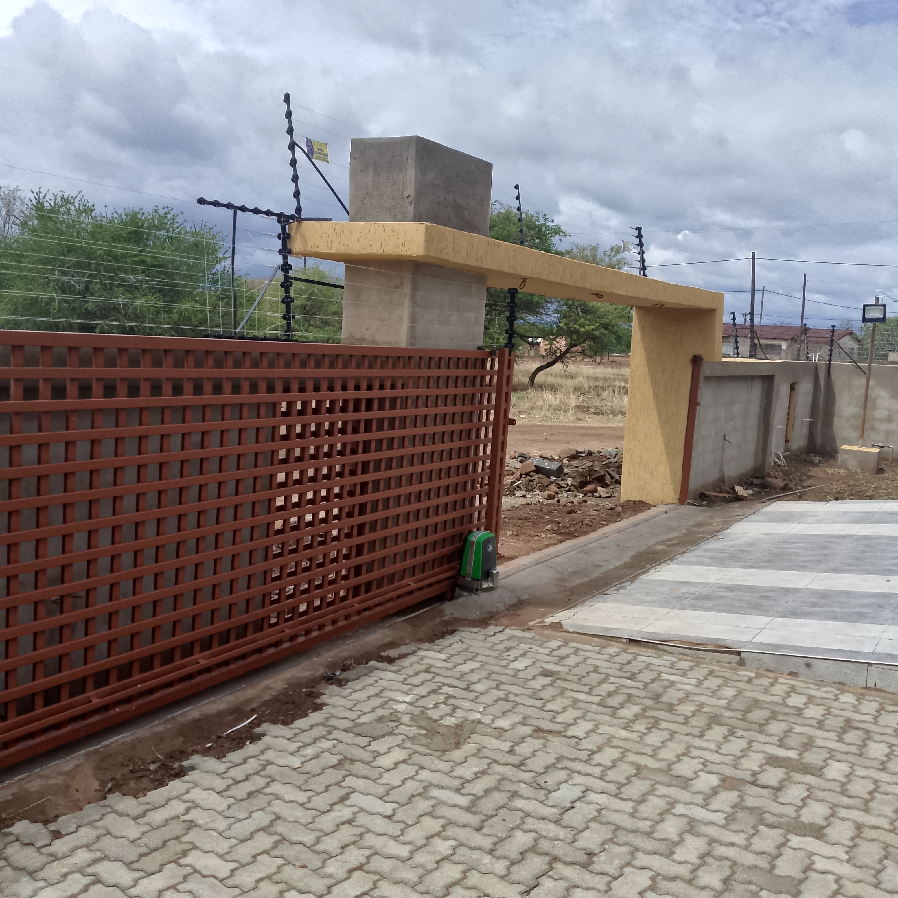 Palisade Fence with Gate